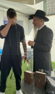 הרב הראשי של רוסיה, הרב לאזאר, ביקר את אלכסנדר טרופנוב ששוחרר מהשבי בעזה