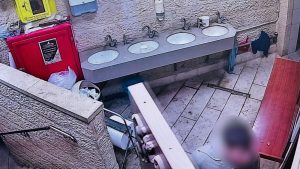נעצר בחשד שהתפרץ פעמיים לבית כנסת וגנב כספי צדקה צילום: דוברות המשטרה