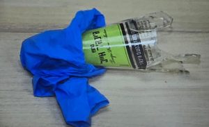 תמונת הבקבוק שנתפס על ידי השוטרים.צילום: דוברות המשטרה.