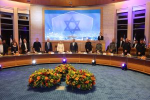 ראש העיר ירושלים משה ליאון בטקס הענקת תעודות הוקרה למצטייני כוחות הביטחון וההצלה על הבמה