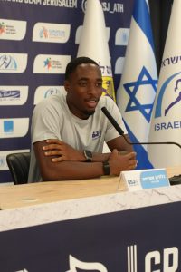 בלסינג אפריפה במסיבת העיתונאים היום, צילום: גביש מדיה