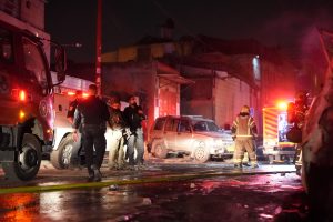 שוטרי מחוז ירושלים ולוחמי מג"ב פועלים להשבת הסדר בשכונת אבו תור. צילום: דוברות משטרת ישראל