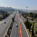 כביש,רכבים,עצים
