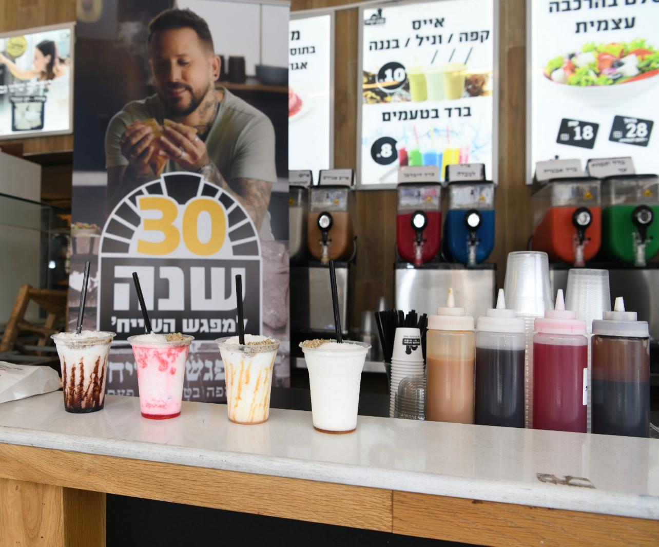 מפגש השייח,אסי בוזגלו