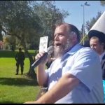 גופשטיין בהפגנה נגד המצעד
