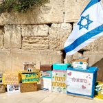 הפתקים של ילדי אשקלון ליד הכותל
