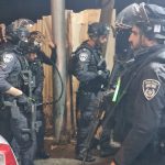 בכניסה למעצר, שוטרים במהלך הפעילות, צילום: דוברות משטרת ישראל