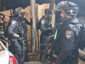 בכניסה למעצר, שוטרים במהלך הפעילות, צילום: דוברות משטרת ישראל