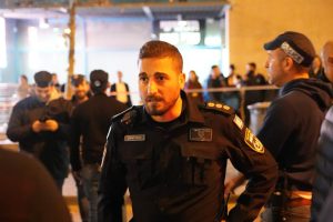 פקד אבנר ששון בזירה, צילום: דוברות משטרת ישראל