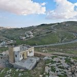 המבנה וציר ליברמן ברקע. קרדיט: רגבים.