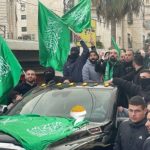 ''קבלת פנים לרוצח'' עם סמלים וכרזות של חמאס צילום: דוברות המשטרה