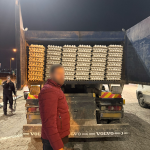 תיעוד מתפיסת המשאית על ידי הלוחמים. צילום: דוברות המשטרה.