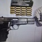 תיעוד הנשק והתחמושת שנתפסו ברשות אחד המחבלים. צילום: דוברות המשטרה.