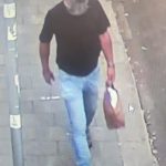 אחד מהחשודים 'מחופש', כפי שתועד באותו הבוקר באזור ההצתה צילום: דוברות המשטרה