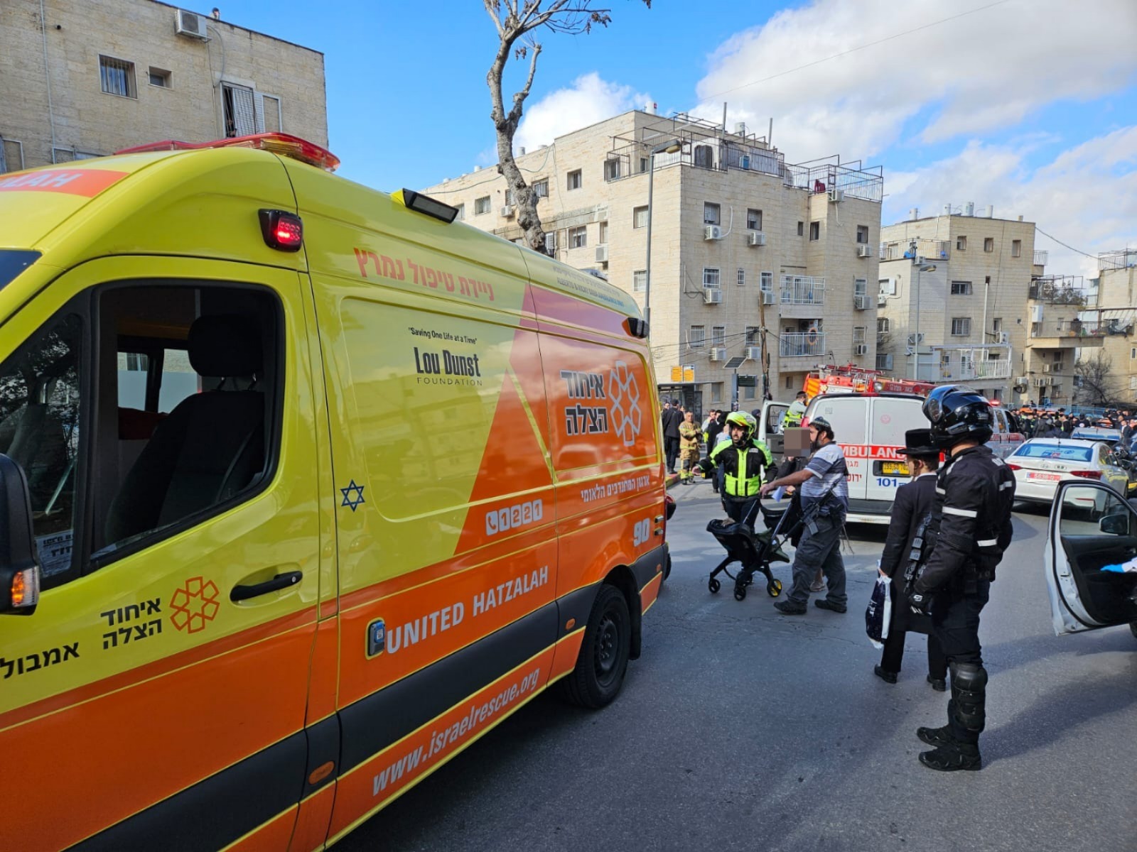 פינוי התינוקות באסון ברוממה, צילום: דוברות איחוד הצלה