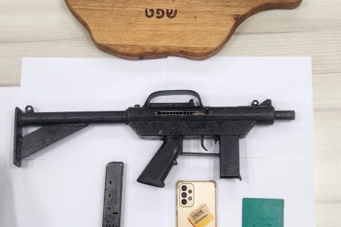 נתפס בביתו של המחבל, צילום: דוברות משטרת ישראל