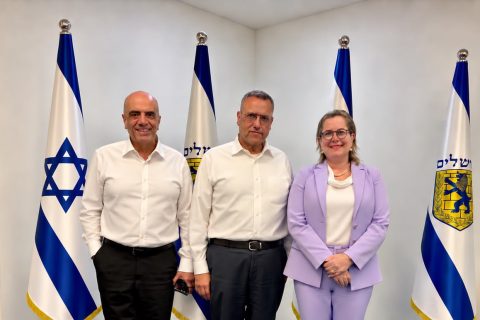 ד״ר יעל רייכנברג, ראש העיר משה ליאון ועופר איובי, צילום: דוברות כללית